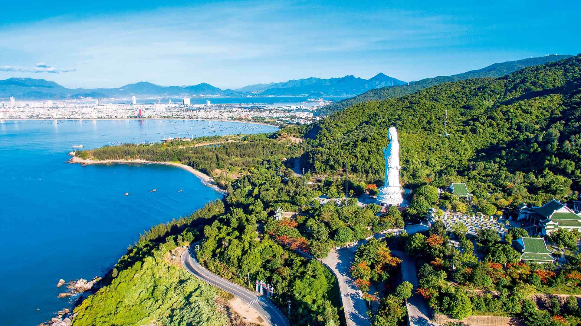 Circle the Son Tra Peninsula